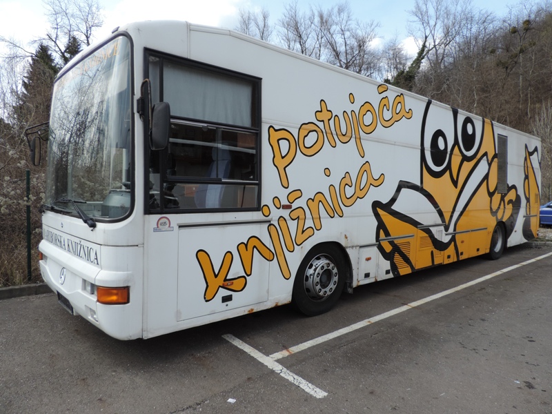 Naveza in Leteči avtobus